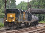 CSX 4017 leads C770